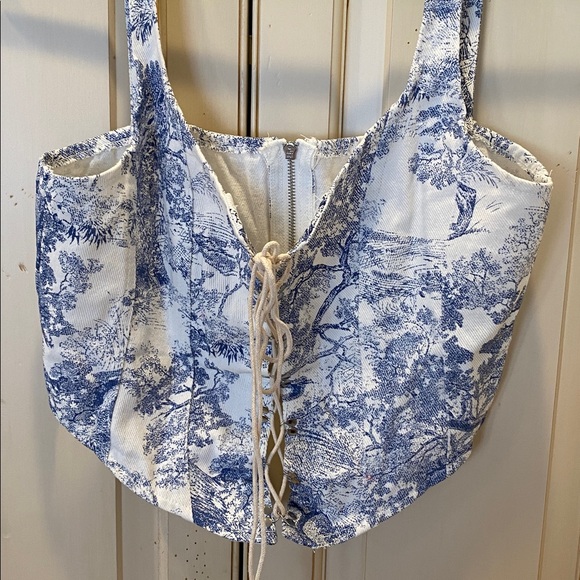 Cider Blue and White Printed Crop Top - Picture 5 of 6